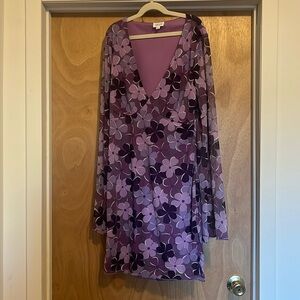 Le Lis Boutique Dress. Mesh Bell Sleeves